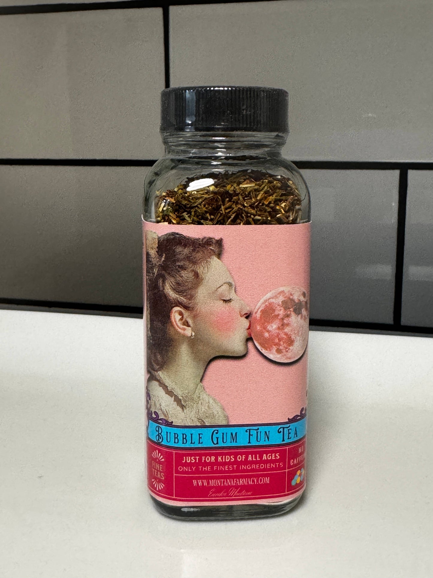 Montana Farmacy - Bubble Gum Fun K-pop the Moon Tea in glass Jar