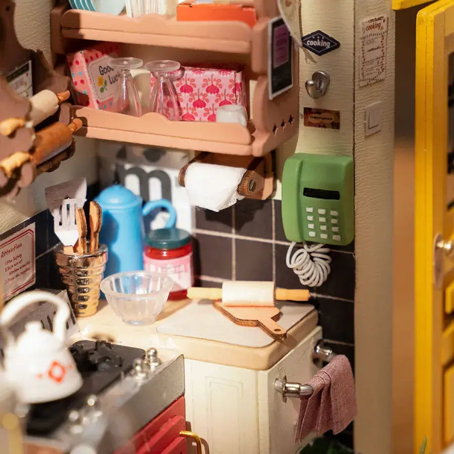 DIY Miniature House Kit: Cozy Kitchen