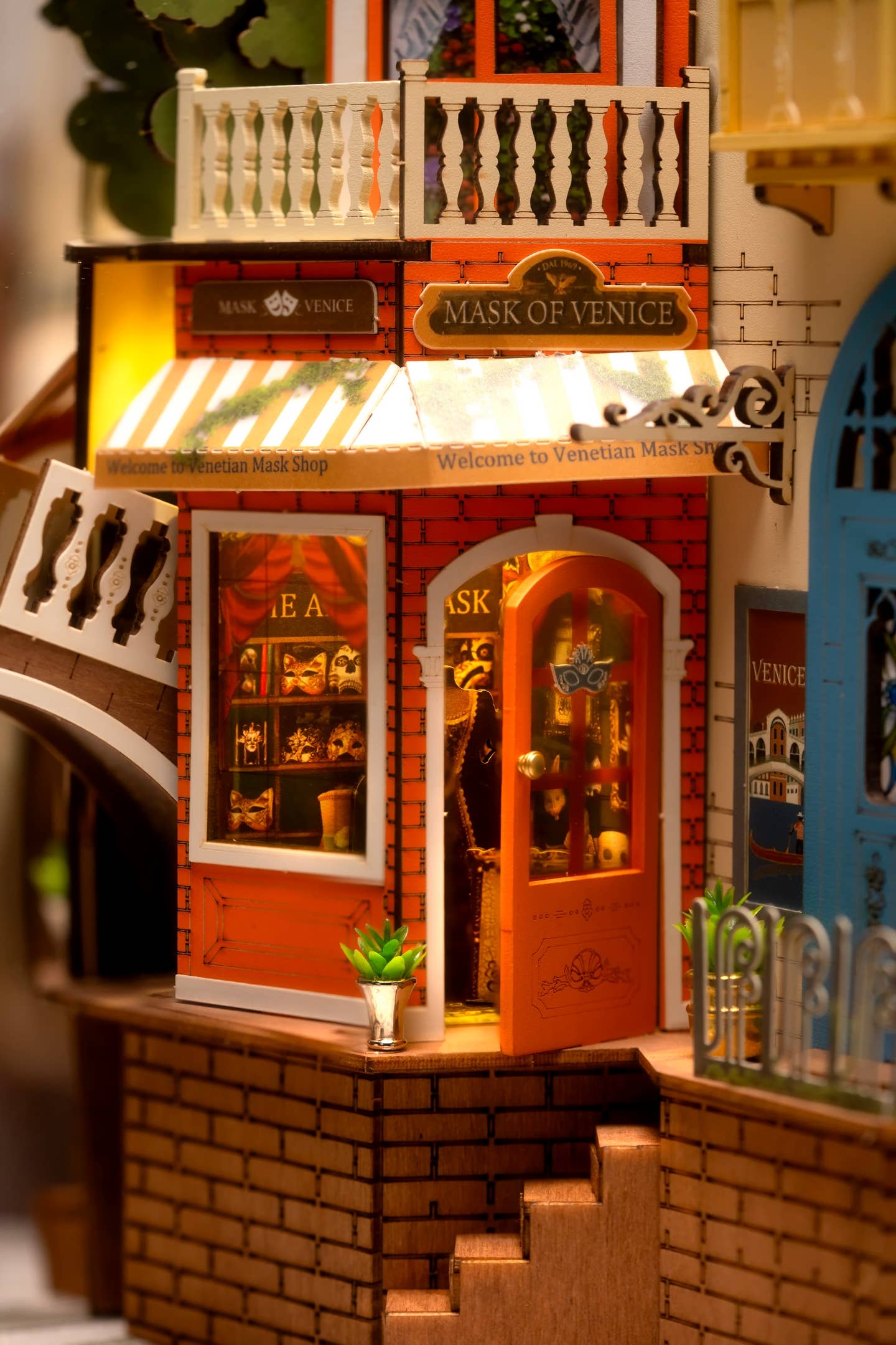 DIY Book Nook Kit: Romantic Venice with Dust Cover