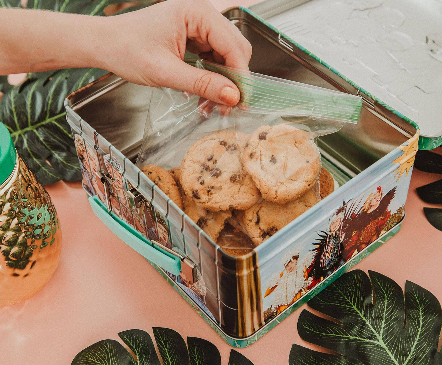 Toynk - The Golden Girls Cast Retro Metal Lunchbox | Toynk Exclusive
