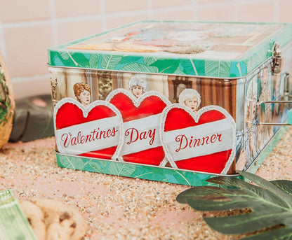 Toynk - The Golden Girls Cast Retro Metal Lunchbox | Toynk Exclusive